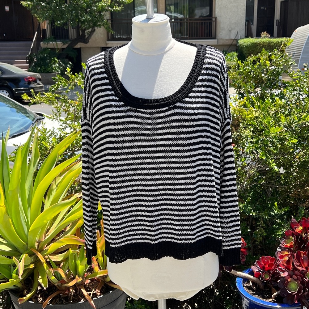 ASTR Drop Shoulder Lightweight Sweater Top Small Excellent Pre-Owned Condition